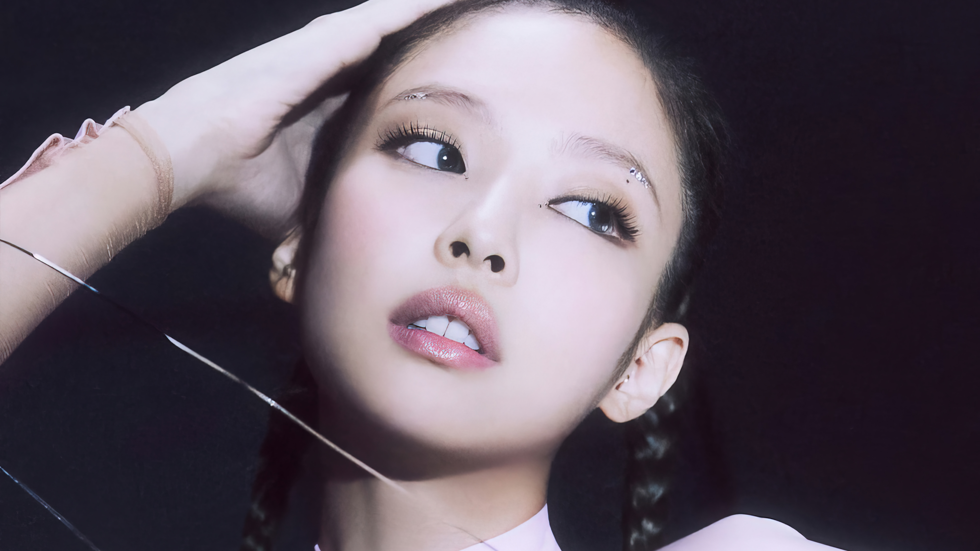 Jennie Image 4